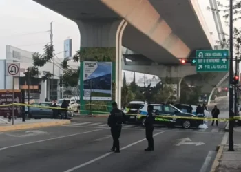Mujer se lanza de puente en calzada Zaragoza