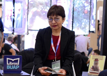 Otra vez a las andadas. Bichos y algo más, de la Rectora Lilia Cedillo, se presenta en la FIL de Guadalajara