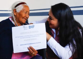 DIF Municipal y Gobierno de Cholula entregan aparatos funcionales a personas con discapacidad