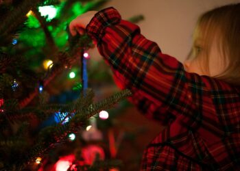 Santa Claus, duendes, carbón y otros relatos navideños determinan la conducta de infancias