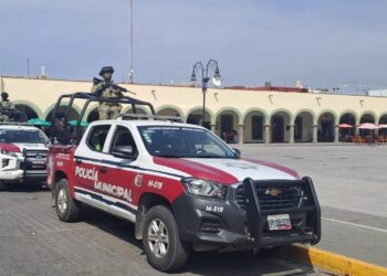 Marinos y policías de San Pedro recuperan camioneta robada en Texmelucan
