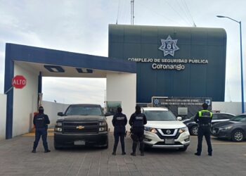 Aseguró policía de Coronango a tres personas por conducir auto con reporte de robo