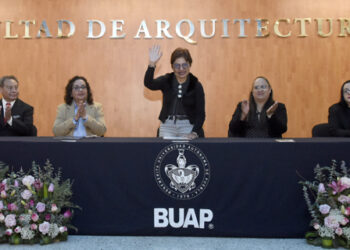 Reconoce la Rectora Lilia Cedillo trayectoria y logros de la Facultad de Arquitectura