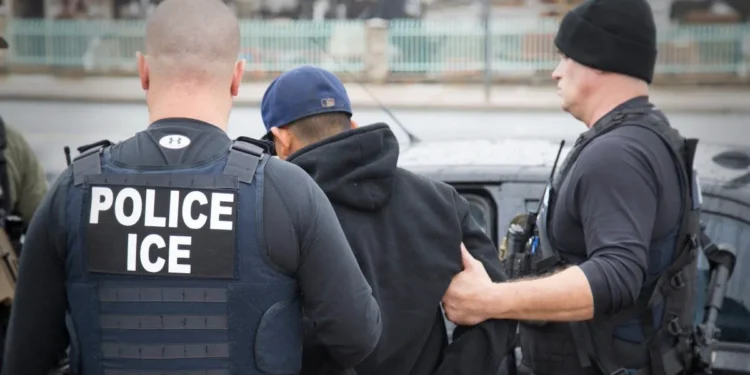 Primeras redadas antiinmigrantes de Trump dejan 538 detenidos y cientos de deportados