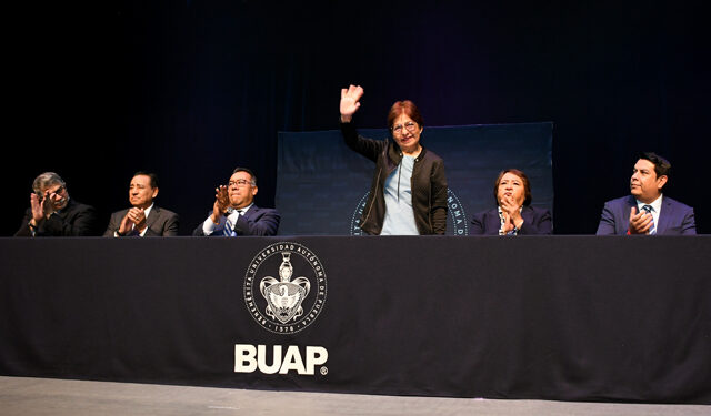 Entrega la Rectora Lilia Cedillo 291 definitividades a personal docente