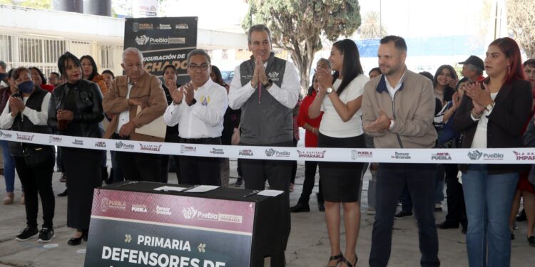 Entrega Pepe Chedraui obra educativa en la capital