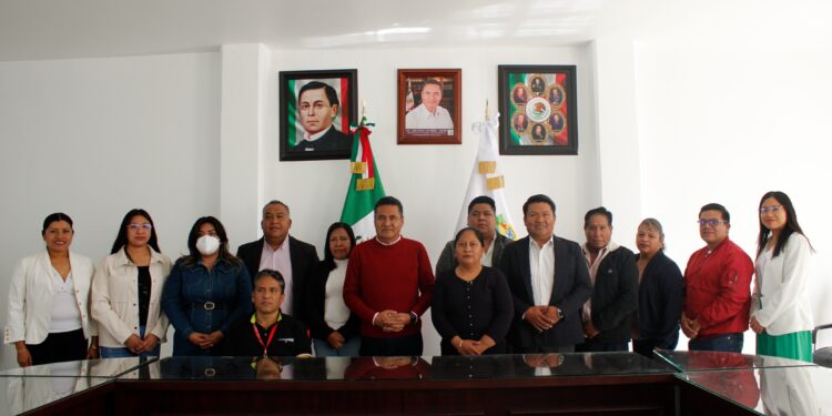 Toma protesta Armando Aguirre a presidentes auxiliares de Coronango