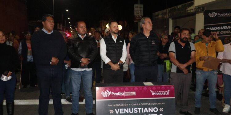 Entrega Pepe Chedraui pavimentación de la calle Venustiano Carranza