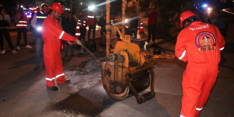 Destina Gobierno de la Ciudad más de 100 mdp al programa nocturno Bacheando Puebla 2025