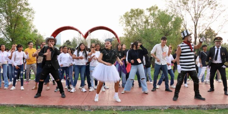 Más de 15 mil personas han disfrutado el Festival del Amor en el Jardín del Arte