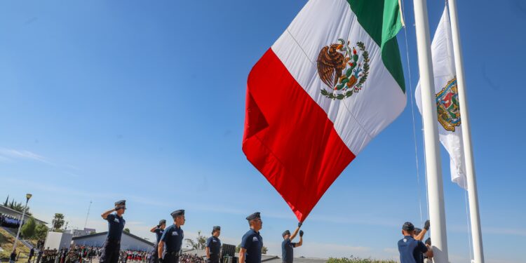 La bandera nacional enarbola la justicia y libertad: Alejandro Armenta