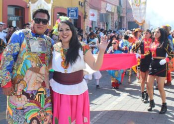 Según los cronistas de Cholula, Tonantzin Fernández es la primera presidenta en la historia del Carnaval que participa y desfila con los batallones