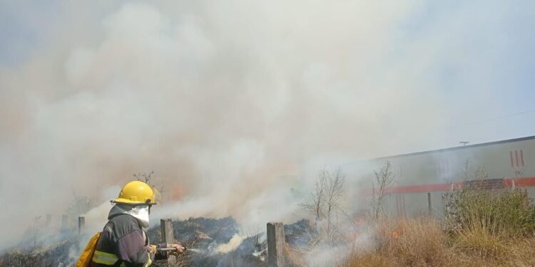 Gobierno de Puebla refuerza combate de incendios forestales