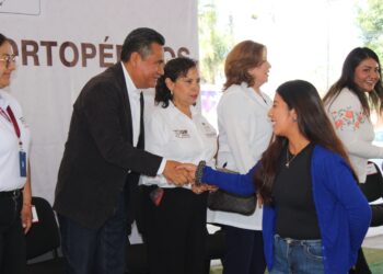 Con entrega de aparatos ortopédicos, habitantes de Coronango mejorarán su movilidad