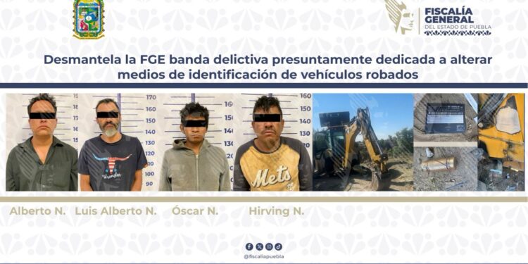 La FGE detuvo en flagrancia delictiva a cuatro integrantes de una banda presuntamente dedicada a la alteración de medios de identificación de vehículos robados que eran comercializados con documentos apócrifo