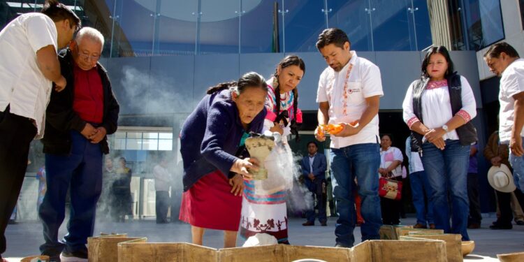 Realizan encuentro de pueblos indígenas en Congreso