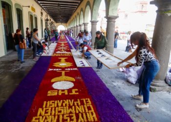 Encabeza Tonantzin Fernández la colocación de la alfombra monumental de Semana Santa