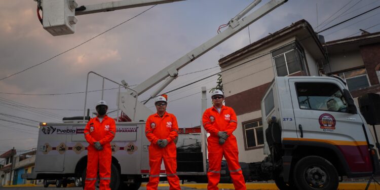 Nueva iluminación LED llega a la colonia Miguel Hidalgo, gracias Puebla Brilla