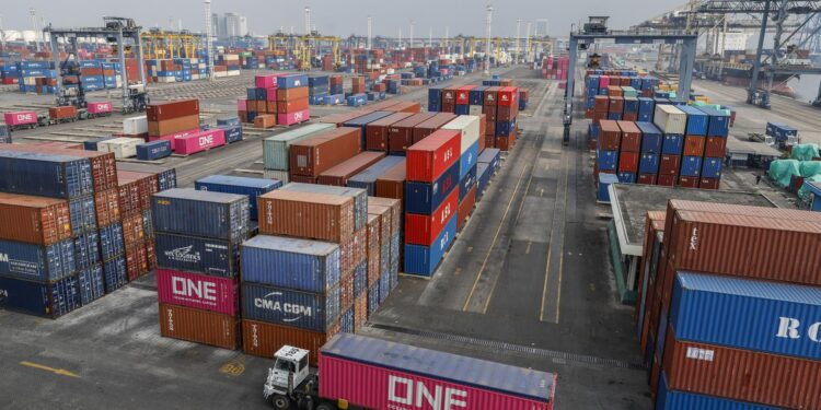Guerra comercial puede reducir un 0.7 % el crecimiento económico global a largo plazo