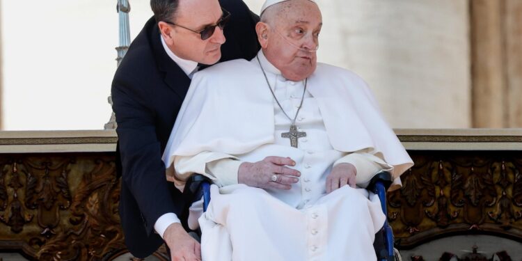 Presencia del papa Francisco en ritos de Semana Santa dependerá del clima