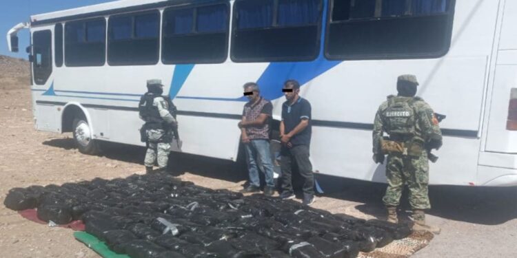 Aseguran en Chihuahua autobús que transportaba casi 500 kilos de metanfetamina
