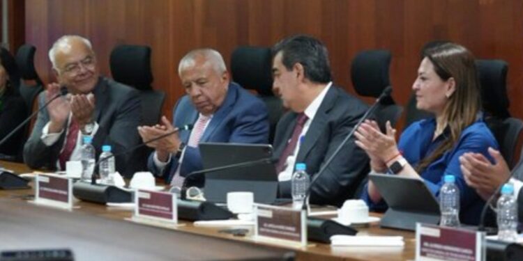Se concreta cambio en el INM: sale Francisco Garduño, entra Sergio Salomón