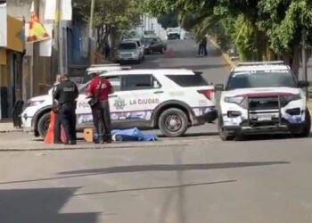 Mujer muere atropellada por unidad del transporte público en Puebla; chofer fue detenido por vecinos