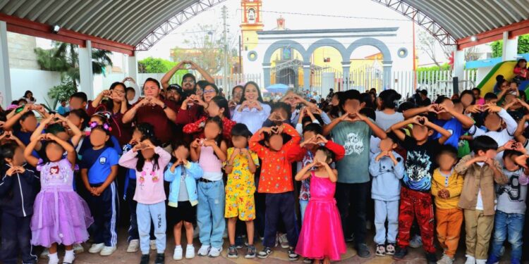 Tonantzin Fernández entrega más de 17 mil juguetes a niñas y niños de San Pedro Cholula