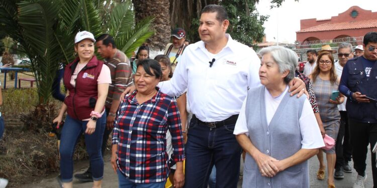 Colonos demuestran su amor a Puebla con Faena Comunitaria