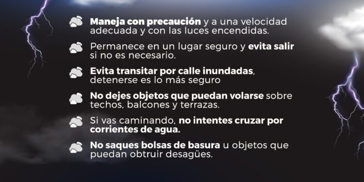 En temporada de lluvias extrema tus precauciones al manejar. Aquí algunas recomendaciones👇