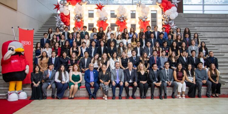 Llegan a su segunda casa: IBERO Puebla entrega más de 220 apoyos educativos a jóvenes talentos
