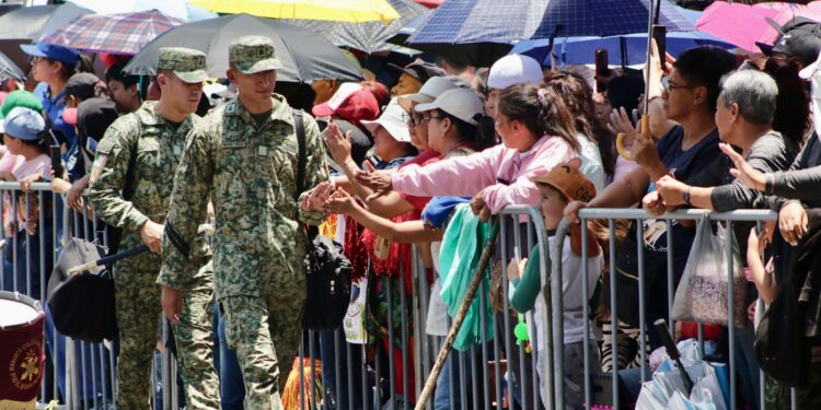 Saldo blanco durante Desfile Conmemorativo a la Batalla de Puebla