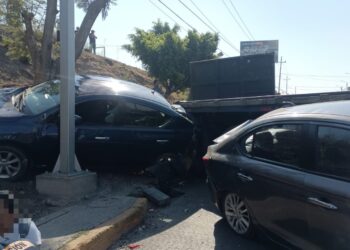 Accidente vial en el Periférico Ecológico provoca caos en el tráfico; reportan 12 lesionados