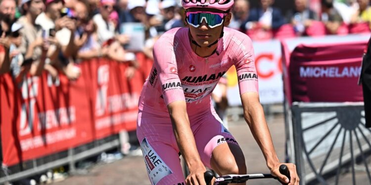 Del Toro, imparable: conserva la maglia rosa en el cierre de la etapa 19 del Giro