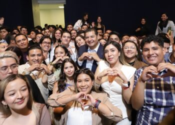 Juventud, clave en la transformación de Puebla: Armenta