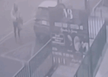 Difunden video del ataque a Ximena Guzmán y José Muñoz, colaboradores de Clara Brugada