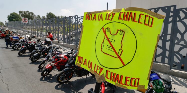 Motociclistas protestan contra la ‘Ley Chaleco’ en Puebla