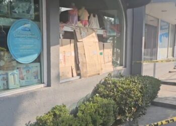 Cristalazo en Plaza Tolín: frustran robo a tienda de ropa para bebés