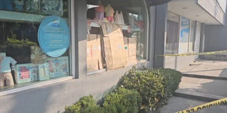 Cristalazo en Plaza Tolín: frustran robo a tienda de ropa para bebés