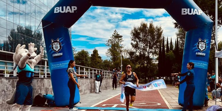 La BUAP recibe la Universiada Nacional 2025 y celebra victoria oaxaqueña en el triatlón
