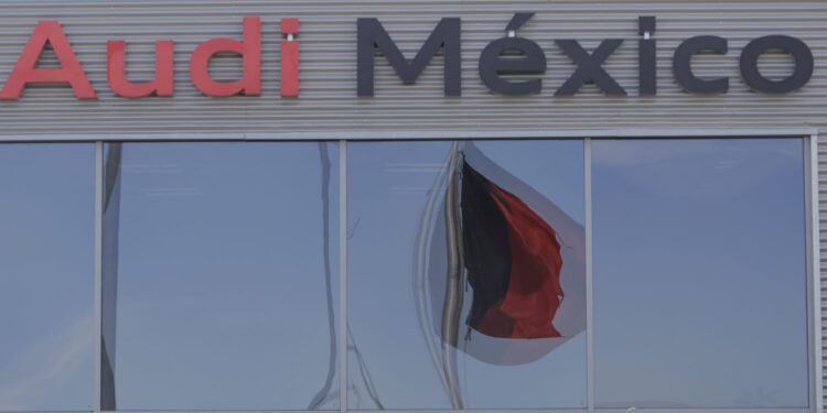 Audi y Sitaudi acuerdan aumento salarial del 5.3% y mejoras laborales