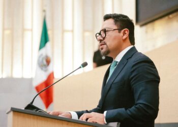 Andrés Villegas lidera histórica reforma en Puebla para regular cirugías estéticas
