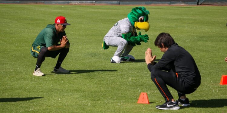 El IMDP y Pericos de Puebla realizan una clínica deportiva