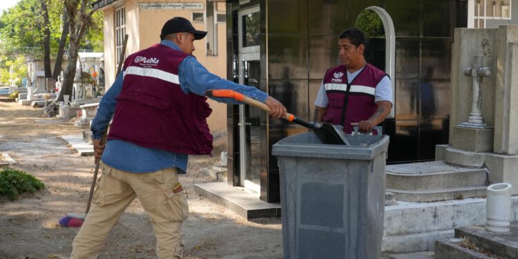 Garantiza Gobierno de la Ciudad seguridad de visitantes al Panteón Municipal por Día del Padre