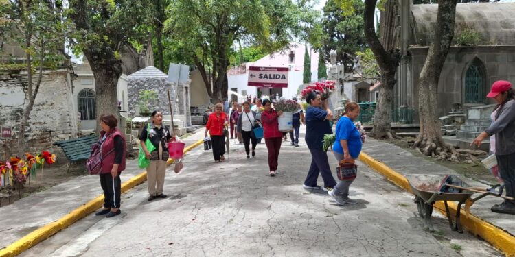Acudieron más de 22 mil visitantes al Panteón Municipal por el Día del Padre