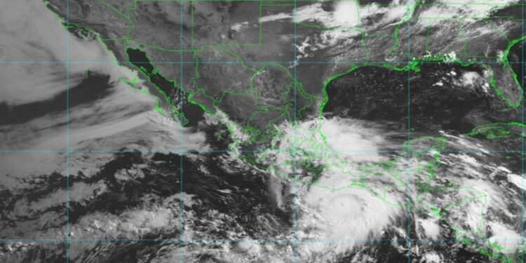 Así se ve el poderoso huracán Erick desde el espacio: impactantes imágenes satelitales