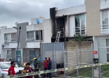 Incendio consume vivienda en Galaxias Almecatla; reportan dos personas sin vida