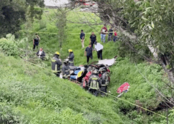 Automovilista muere tras volcar su vehículo en el Periférico Ecológico