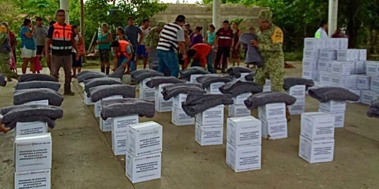 Gobierno de Puebla brinda apoyo a comunidades incomunicadas por desbordamiento del río Pantepec