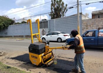 Refuerzan bacheo en Puebla capital con 25 cuadrillas en operación